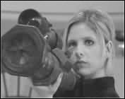 Buffy utilisant un bazooka !